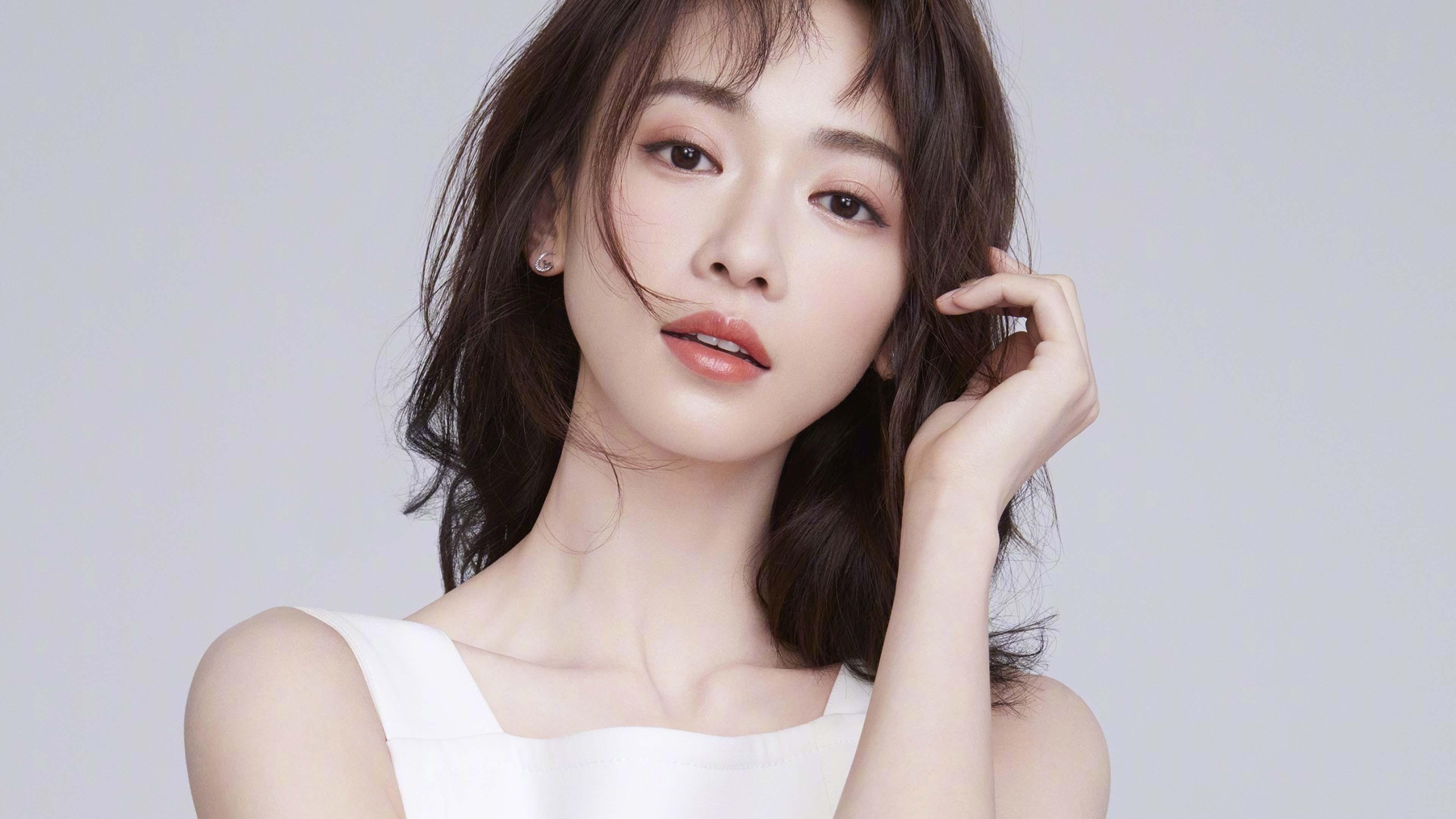 爱游戏体育-“冠军荣耀：感人瞬间永载史册”，冠军的荣耀