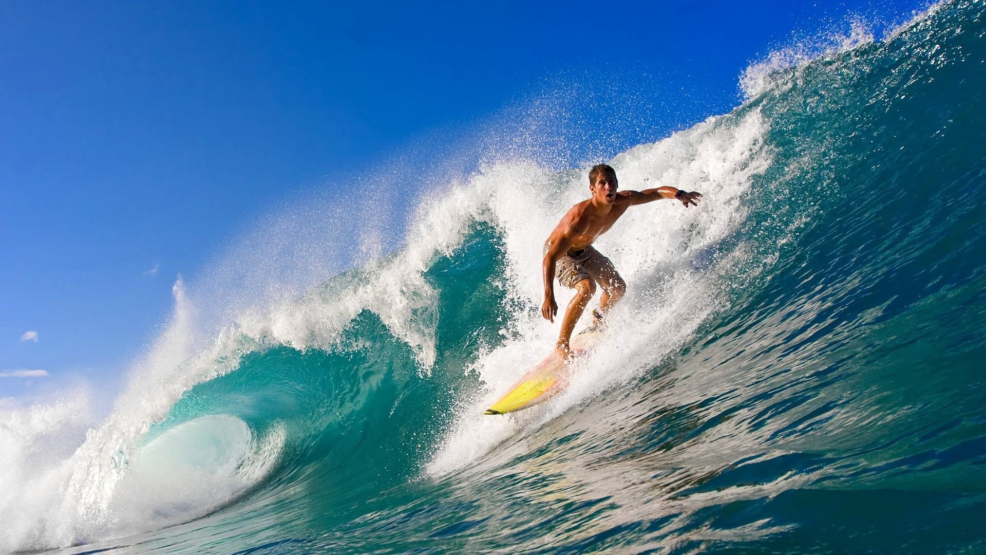 爱游戏娱乐平台-英超争夺激烈，精彩进球和神级扑救不断上演，英超进球集锦视频