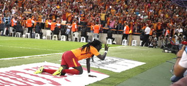 爱游戏电竞官网-中国足球年度最佳射手数据整理，中国足球队最佳射手