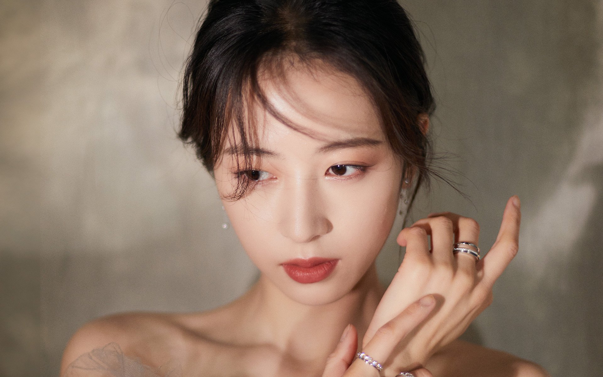 中立B男队在冲刺段更具攻击性，中立球员