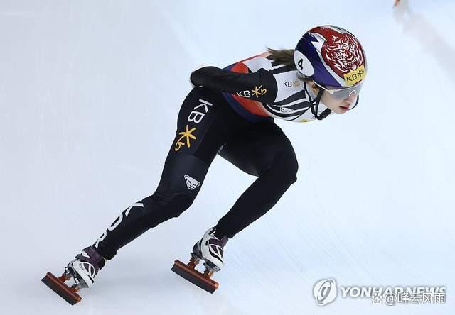 关于爱游戏体育:滑雪世界杯，各国选手雪上飞舞的信息