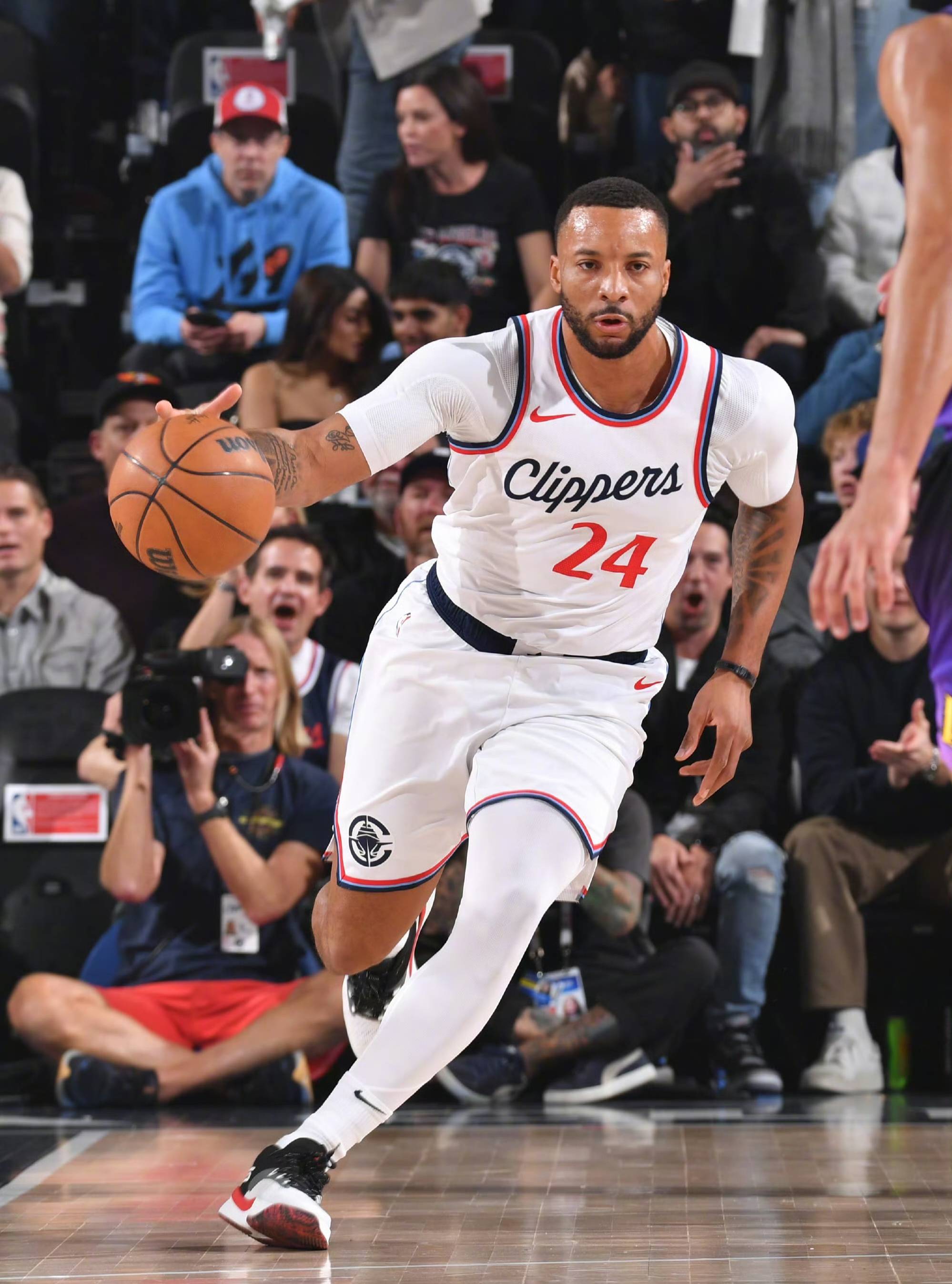 包含爱游戏体育：湖人队圣诞大战：詹姆斯能否率队战胜快船？的词条