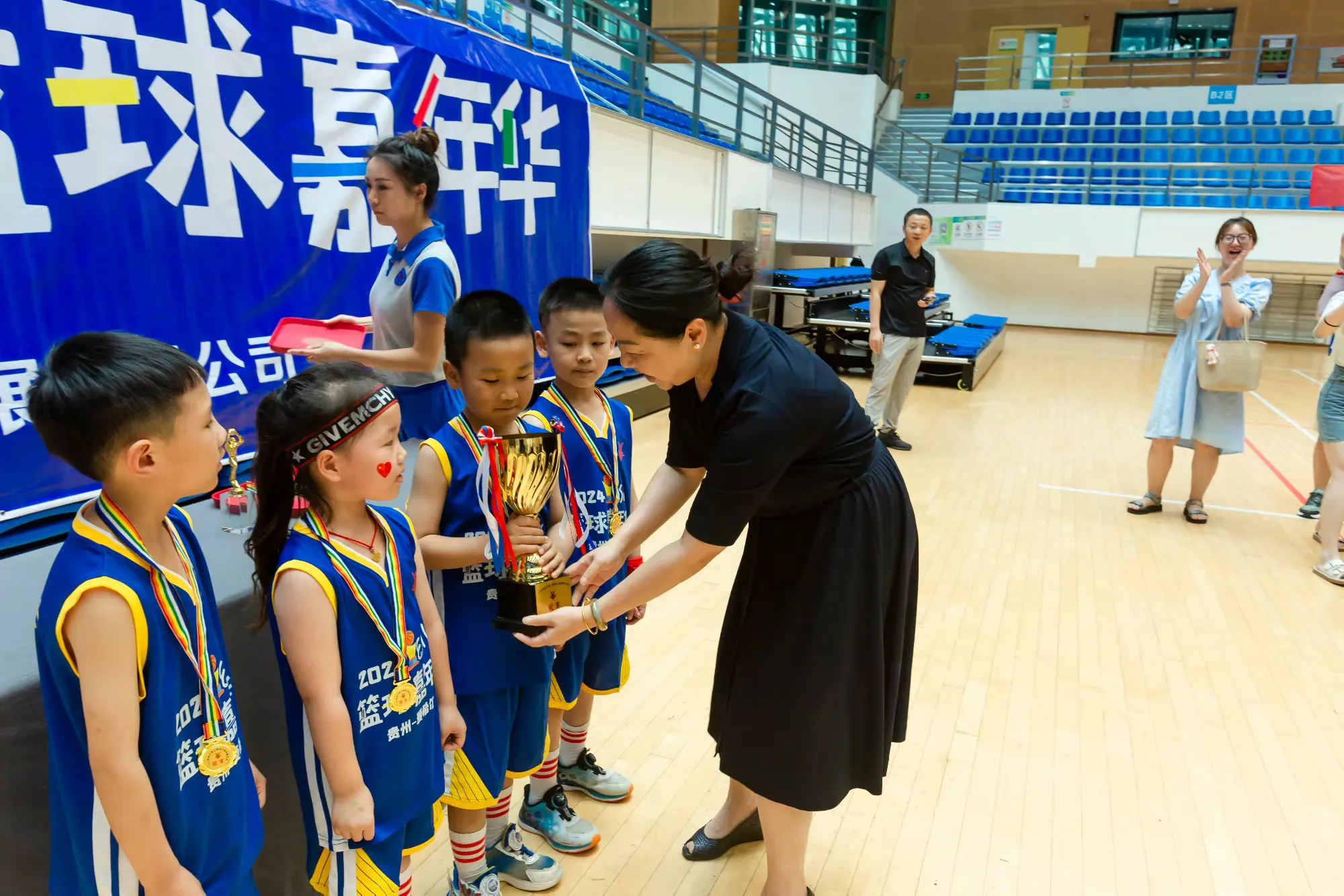 爱游戏体育：篮球主题的音乐MV创作：用音乐和影像传递篮球的激情的简单介绍