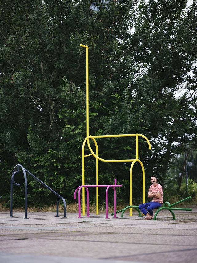 爱游戏体育：篮球主题的雕塑作品创作理念：用雕塑的形式展现篮球的力量与美感的简单介绍