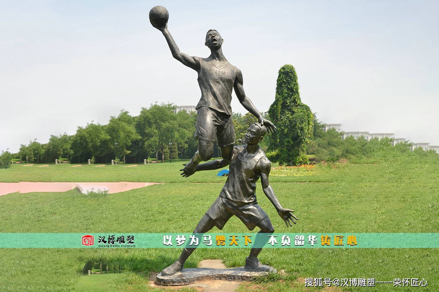 爱游戏体育：篮球主题的雕塑作品创作理念：用雕塑的形式展现篮球的力量与美感的简单介绍