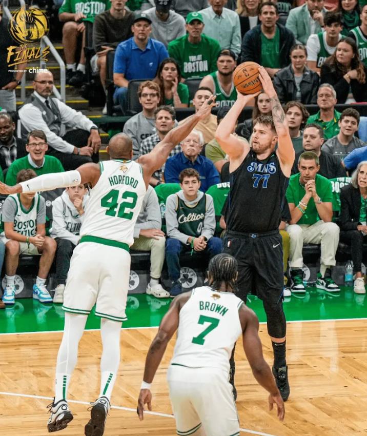 爱游戏体育：凯尔特人队防守策略：如何限制库里的无球跑动？的简单介绍